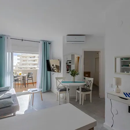 New Wonderful Holidays Benalbeach Appartamento