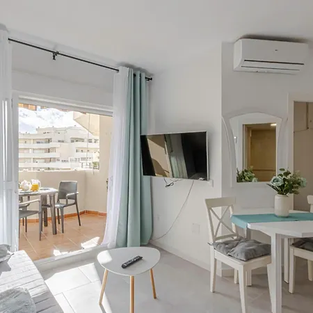 New Wonderful Holidays Benalbeach Appartamento
